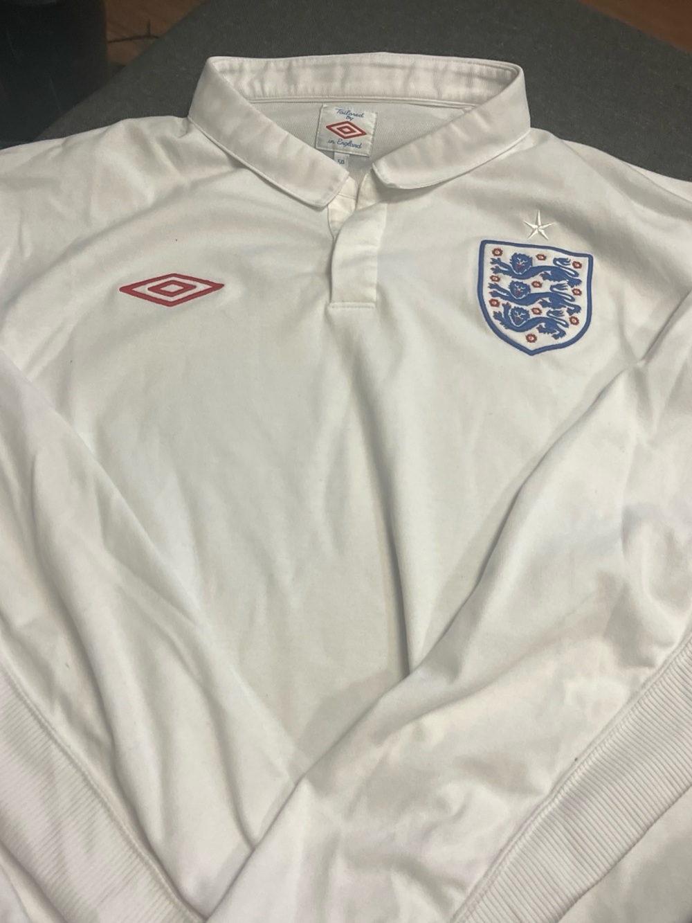 2010 Umbro Men's England White Long-Sleeve Football Shirt